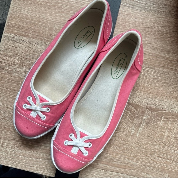 TALBOTS lace sporty flats pink color size 6.5 - Picture 1 of 4